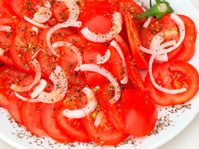ensalada-tomate-cebolla-receta
